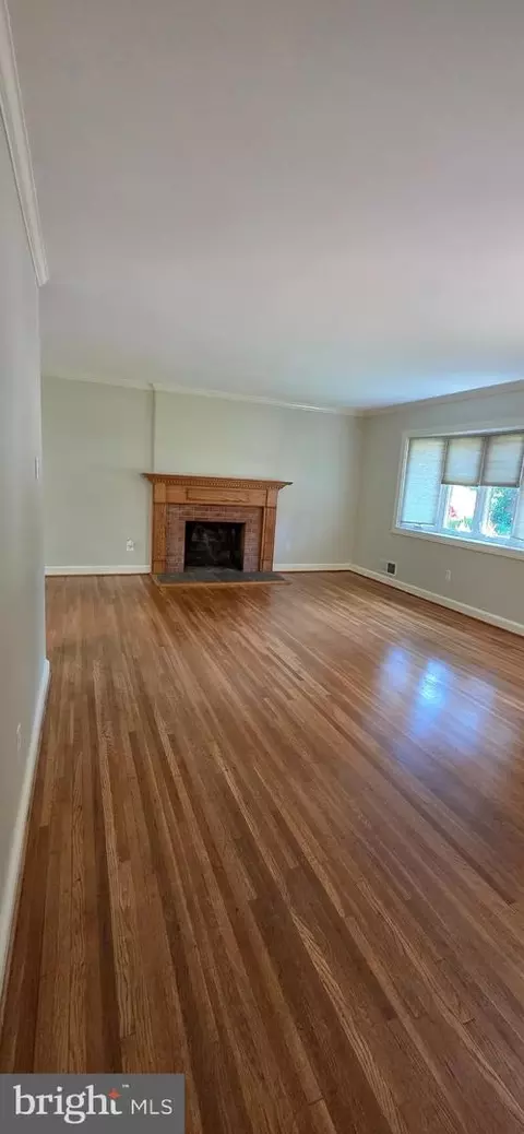 7632 Webbwood Ct, Springfield, VA 22151 photo 2