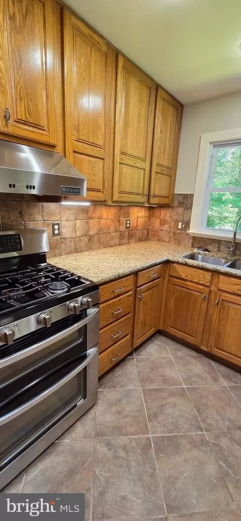 7632 Webbwood Ct, Springfield, VA 22151 photo 10