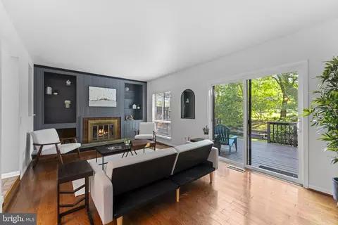 Living - 11866 S Lakes Ct, Reston, VA 20191 photo 2 of 3