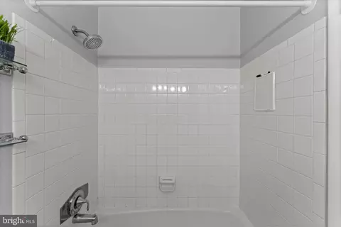 Bath - 11866 S Lakes Ct, Reston, VA 20191 photo 3 of 4
