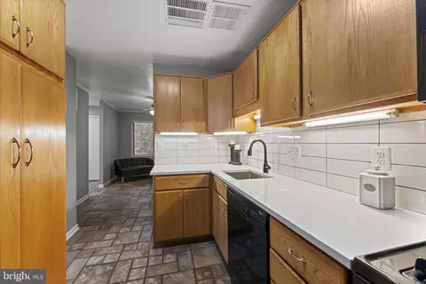 Kitchen - 11866 S Lakes Ct, Reston, VA 20191 photo 5 of 5