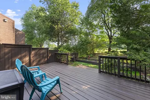 Exterior - 11866 S Lakes Ct, Reston, VA 20191 photo 3 of 5