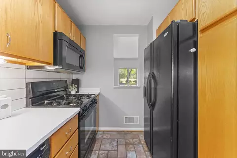 Kitchen - 11866 S Lakes Ct, Reston, VA 20191 photo 4 of 5