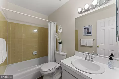 Bath - 11866 S Lakes Ct, Reston, VA 20191 photo 4 of 4