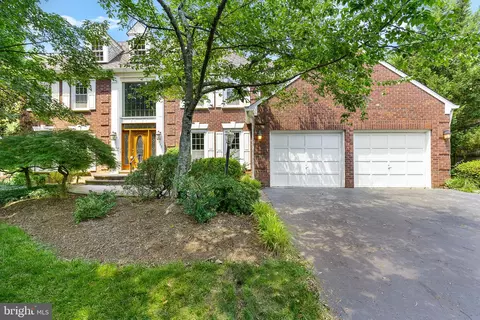 4920 Sunset Ln, Annandale, VA 22003