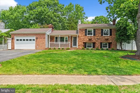 4802 Eubank St, Alexandria, VA 22309