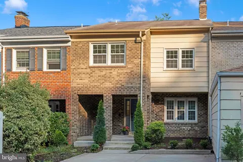 1135 Moorefield Hill Ct SW, Vienna, VA 22180