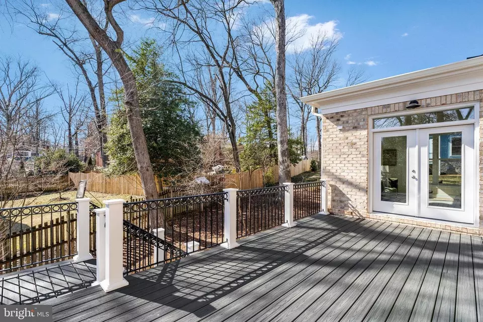 Exterior - 8619 Redwood, Vienna, VA 22180 photo 6 of 6