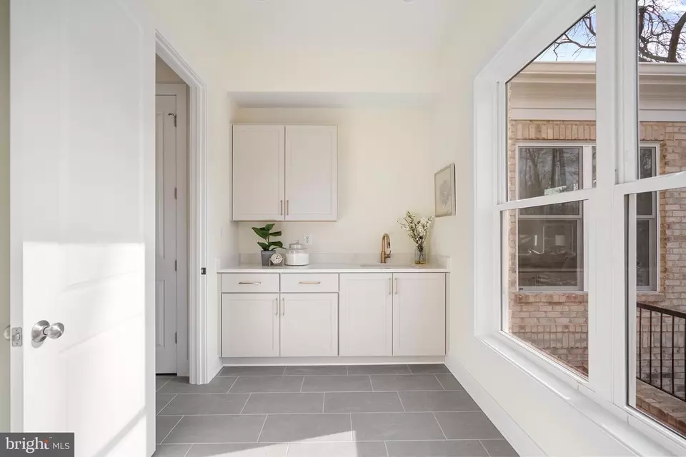 Entry Way - 8619 Redwood, Vienna, VA 22180 photo 4 of 6