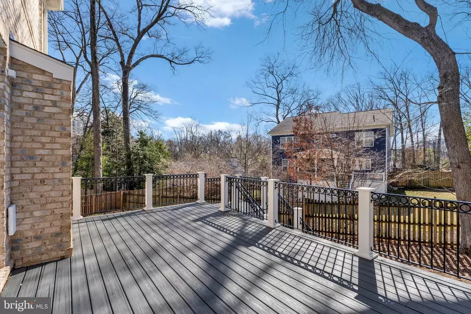 Exterior - 8619 Redwood, Vienna, VA 22180 photo 5 of 6