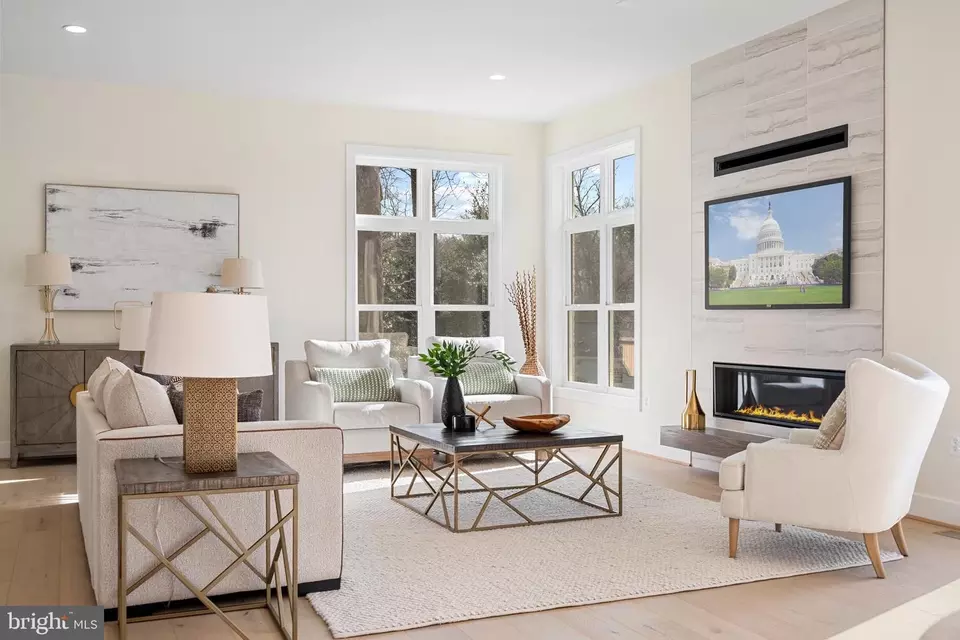 Living - 8619 Redwood, Vienna, VA 22180 photo 3 of 6