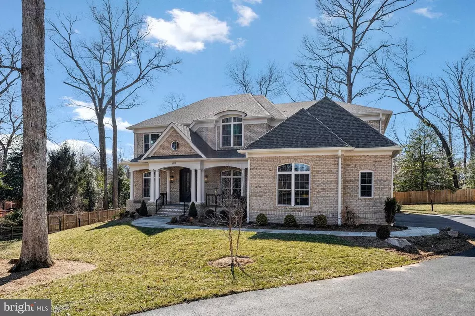 Exterior - 8619 Redwood, Vienna, VA 22180 photo 4 of 6