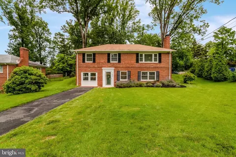 7204 Camp Alger Ave, Falls Church, VA 22042