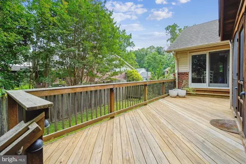 Exterior - 8510 Oakford Dr, Springfield, VA 22152 photo 4 of 8