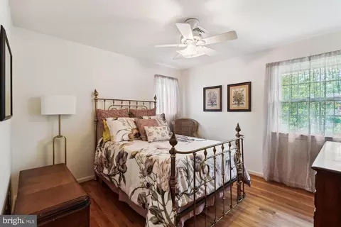 Bedroom - 8510 Oakford Dr, Springfield, VA 22152 photo 4 of 6