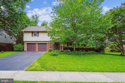 Exterior - 8510 Oakford Dr, Springfield, VA 22152 photo 2 of 8