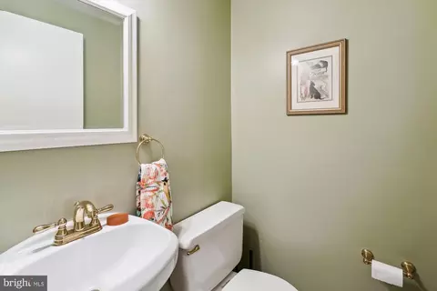 Other - 8510 Oakford Dr, Springfield, VA 22152 photo 4 of 9