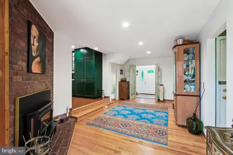 Entry Way - 8510 Oakford Dr, Springfield, VA 22152 photo 2 of 3