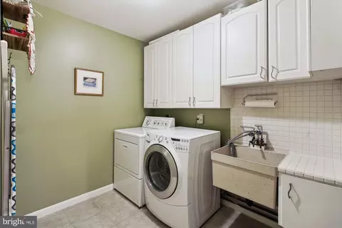 Other - 8510 Oakford Dr, Springfield, VA 22152 photo 5 of 9