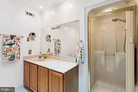Bath - 8510 Oakford Dr, Springfield, VA 22152 photo 1 of 4
