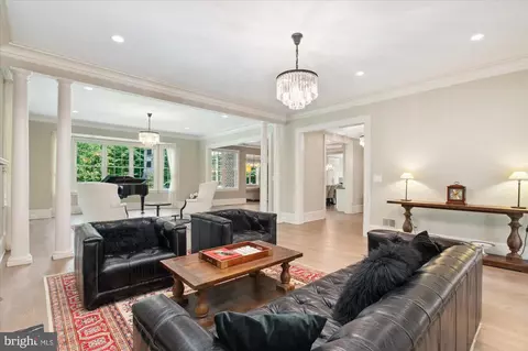 Living - 6804 Benjamin St, Mclean, VA 22101 photo 1 of 6