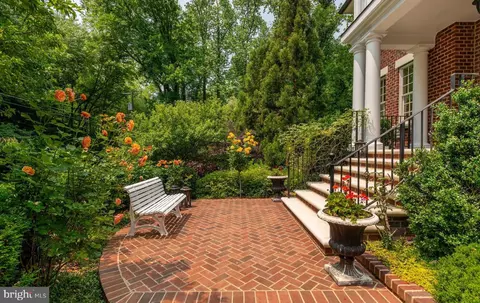 Exterior - 6804 Benjamin St, Mclean, VA 22101 photo 9 of 15