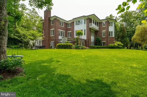 Exterior - 6804 Benjamin St, Mclean, VA 22101 photo 4 of 15