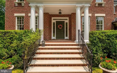 Exterior - 6804 Benjamin St, Mclean, VA 22101 photo 5 of 20