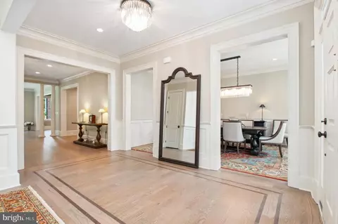Entry Way - 6804 Benjamin St, Mclean, VA 22101 photo 4 of 8