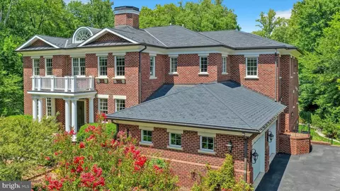 Exterior - 6804 Benjamin St, Mclean, VA 22101 photo 16 of 16