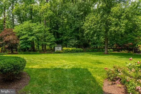 Exterior - 6804 Benjamin St, Mclean, VA 22101 photo 19 of 20