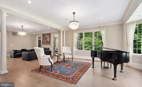 Living - 6804 Benjamin St, Mclean, VA 22101 photo 3 of 6