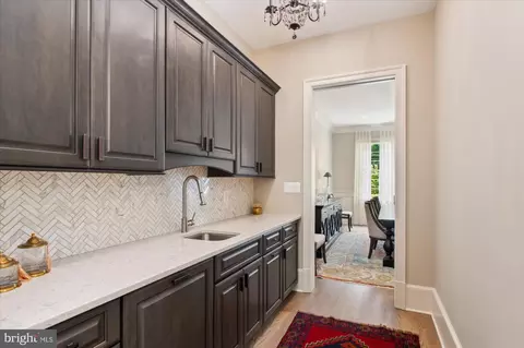Entry Way - 6804 Benjamin St, Mclean, VA 22101 photo 8 of 11
