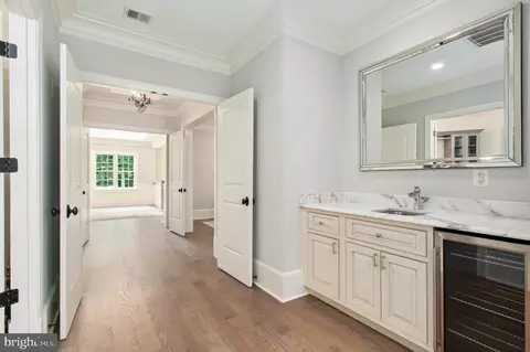 Entry Way - 6804 Benjamin St, Mclean, VA 22101 photo 10 of 11