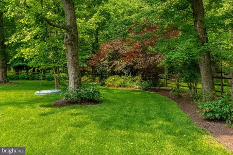 Exterior - 6804 Benjamin St, Mclean, VA 22101 photo 10 of 20
