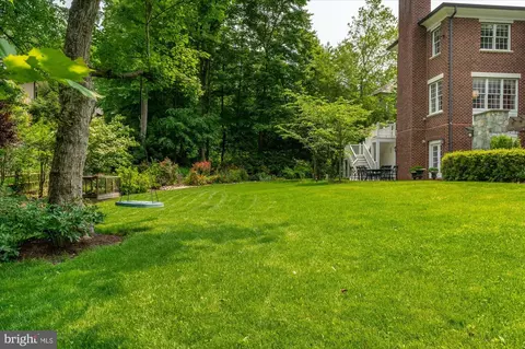 Exterior - 6804 Benjamin St, Mclean, VA 22101 photo 14 of 20