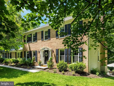 2200 Lomond Ct, Vienna, VA 22181