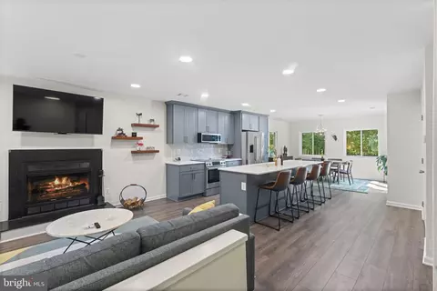 11308 Gatesborough Ln, Reston, VA 20191