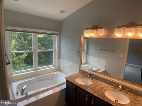 Bath - 8726 Wadebrook Ter, Springfield, VA 22153 photo 4 of 8