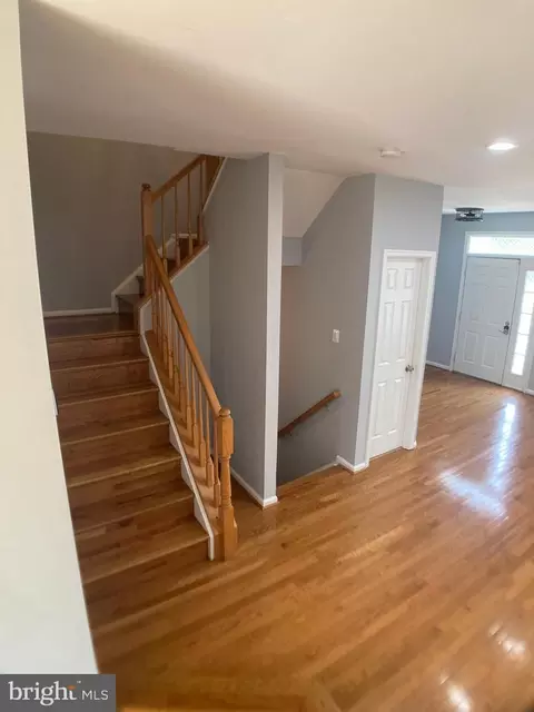 Entry Way - 8726 Wadebrook Ter, Springfield, VA 22153 photo 3 of 15