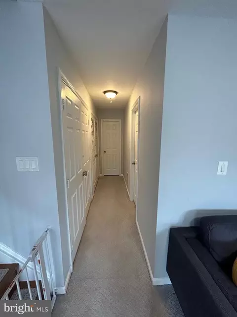 Entry Way - 8726 Wadebrook Ter, Springfield, VA 22153 photo 13 of 15