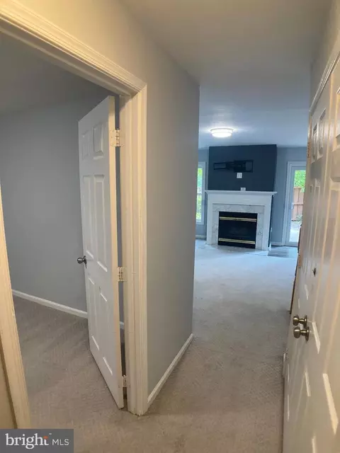 Entry Way - 8726 Wadebrook Ter, Springfield, VA 22153 photo 14 of 15