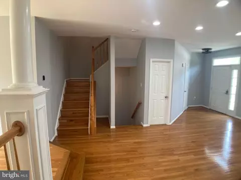 Entry Way - 8726 Wadebrook Ter, Springfield, VA 22153 photo 2 of 15