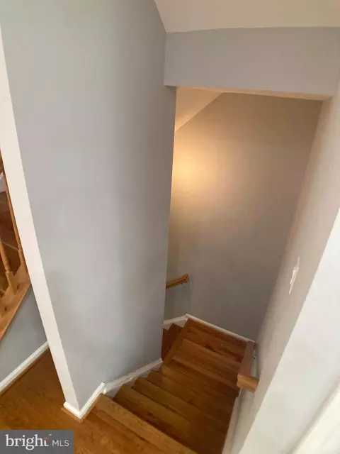 Entry Way - 8726 Wadebrook Ter, Springfield, VA 22153 photo 10 of 15
