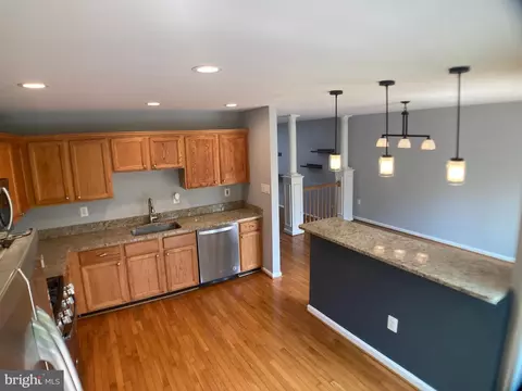 Kitchen - 8726 Wadebrook Ter, Springfield, VA 22153 photo 5 of 6
