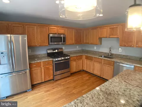 Kitchen - 8726 Wadebrook Ter, Springfield, VA 22153 photo 4 of 6