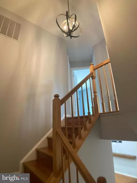 Entry Way - 8726 Wadebrook Ter, Springfield, VA 22153 photo 5 of 15