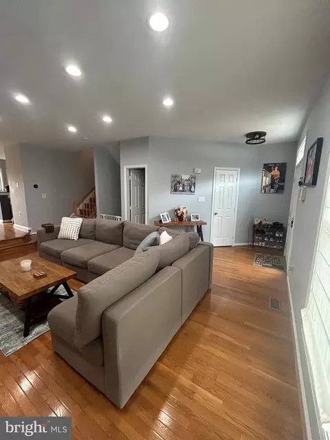Entry Way - 8726 Wadebrook Ter, Springfield, VA 22153 photo 1 of 15