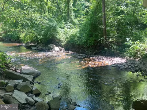 View/Area - 8726 Wadebrook Ter, Springfield, VA 22153 photo 2 of 3