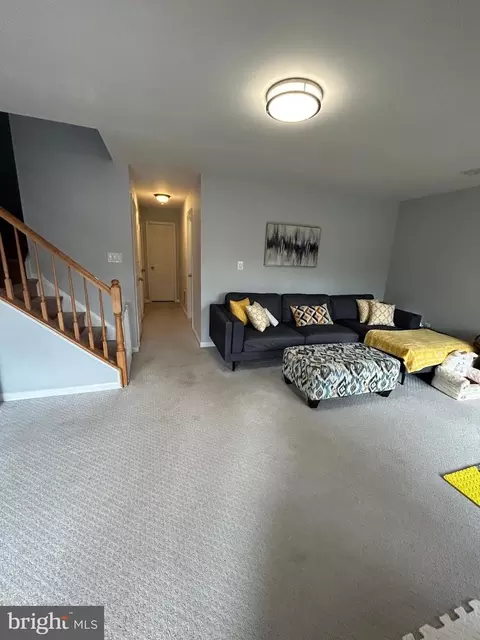 Entry Way - 8726 Wadebrook Ter, Springfield, VA 22153 photo 12 of 15